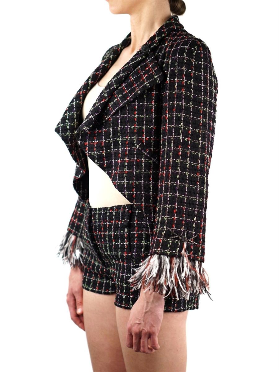 ANZUG - CHANEL 2011 SHORT + BLAZER TWEED STRAUSS FEDERBORTE MANSCHETTEN